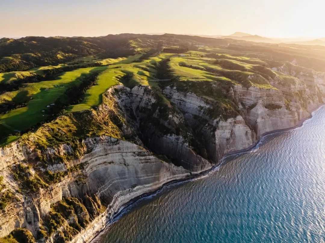 New Zealand's Breathtaking Golf Courses: A Golfer's Paradise